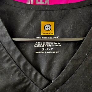 WonderWink Black V-Neck Scrub Top